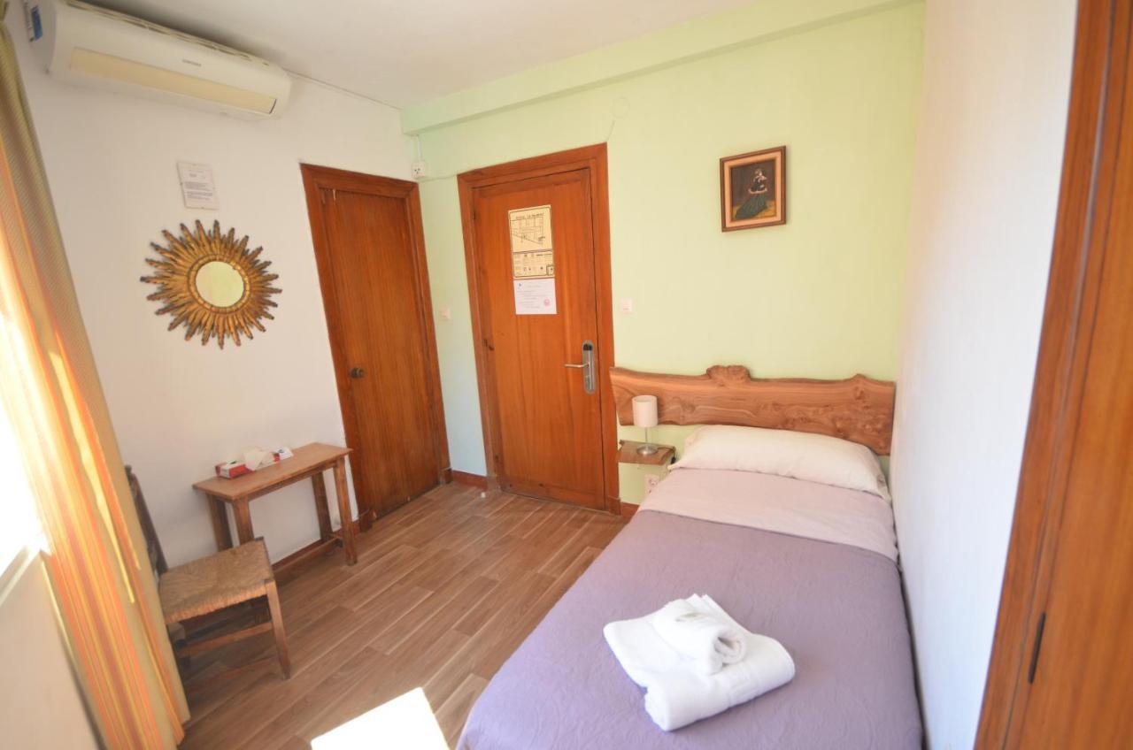 Hostal La Palmera Torremolinos Exterior foto